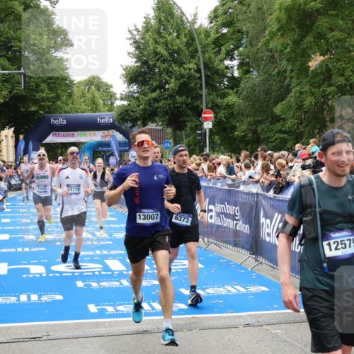 29.06.2025 - hella hamburg halbmarathon Zöllner http://msf.ph/oto/8200616 29.06.2025 10:47:18 Ziel 2623, 6134, 6168, 6203, 6373, 6716, 7480, 10208, 10211, 13007, 13672, 16286, 17718, 17915, 18856 meine-sportfotos.de