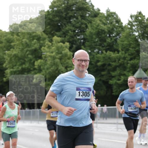 29.06.2025 - hella hamburg halbmarathon Jannik Wohlers http://msf.ph/oto/8200624 29.06.2025 10:25:20 Lombardsbrücke 1093, 1305, 1479, 1481, 3343, 3765, 4378, 4797, 5028, 6663, 8881, 9811, 10104, 11596, 11699, 12074, 12505, 12838, 13653, 14223, 14936, 15283, 16289, 16354, 16381, 16927 meine-sportfotos.de