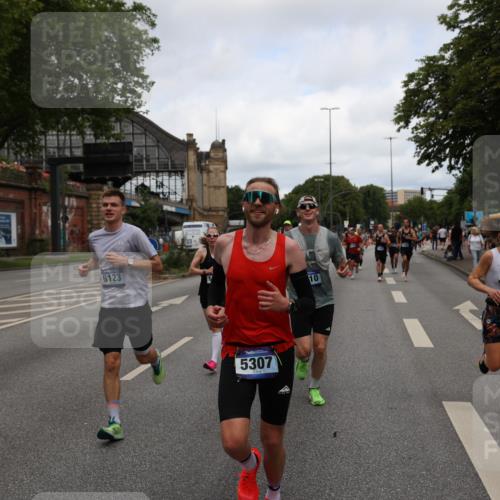 29.06.2025 - hella hamburg halbmarathon Yannick Fuchs http://msf.ph/oto/8200630 29.06.2025 10:31:58 20KM 1290, 2196, 2767, 4860, 4865, 5003, 5042, 5307, 5923, 6047, 6123, 6458, 7310, 8362, 9178, 9914, 10190, 10451, 10738, 12739, 13141, 13372, 13854, 14387, 14459, 14691, 14934, 15178, 15261, 15410, 15939, 16523, 16992, 17125, 17137, 17658, 18159, 18216, 18357, 18384, 18986 meine-sportfotos.de