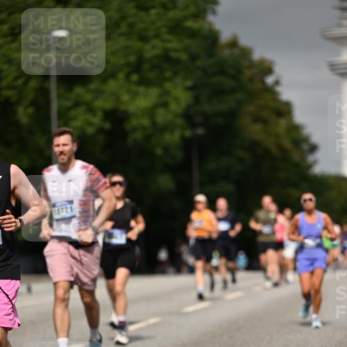 29.06.2025 - hella hamburg halbmarathon Dr. Thomas Lammeyer http://msf.ph/oto/8200637 29.06.2025 10:11:41 Kennedybrücke 1893, 1993, 2136, 3929, 4262, 5242, 5899, 5926, 6196, 6517, 6518, 6707, 6713, 6715, 6833, 7503, 7760, 8585, 9967, 10283, 10700 meine-sportfotos.de