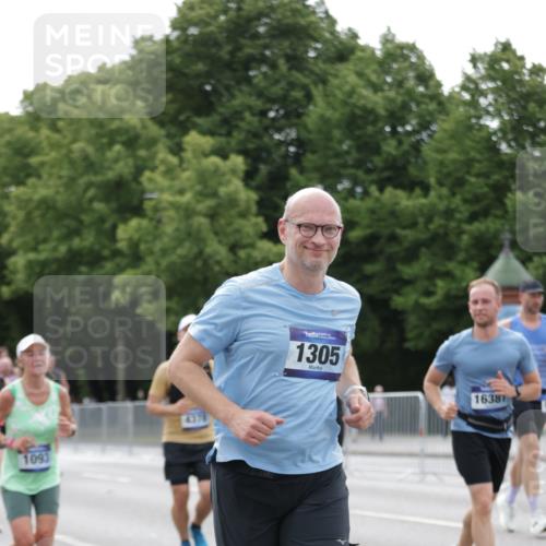 29.06.2025 - hella hamburg halbmarathon Jannik Wohlers http://msf.ph/oto/8200657 29.06.2025 10:25:20 Lombardsbrücke 1093, 1305, 1479, 1481, 3343, 3765, 4378, 4797, 5028, 6663, 8881, 9811, 10104, 11596, 11699, 12074, 12505, 12838, 13653, 14223, 14936, 15283, 16289, 16354, 16381, 16927 meine-sportfotos.de