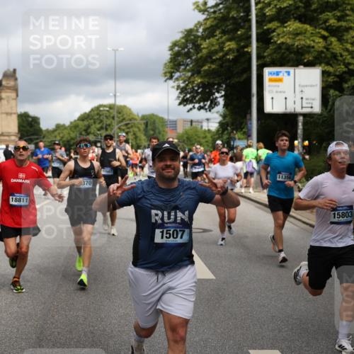 29.06.2025 - hella hamburg halbmarathon Yannick Fuchs http://msf.ph/oto/8200669 29.06.2025 10:44:42 20KM 1119, 1399, 1461, 1466, 1507, 1630, 1750, 1817, 2207, 3654, 4127, 4346, 5115, 6027, 6662, 6712, 6795, 7052, 7176, 7397, 7583, 7930, 7932, 8117, 8572, 8657, 8704, 8819, 9057, 10371, 11356, 11455, 11607, 12624, 13008, 13609, 13687, 13701, 13875, 14034, 14257, 14626, 15362, 15395, 15803, 15950, 16716, 16806, 17179, 17221, 17247, 17384, 18006, 18066, 18370, 18394, 18489, 18657, 18658, 18811 meine-sportfotos.de