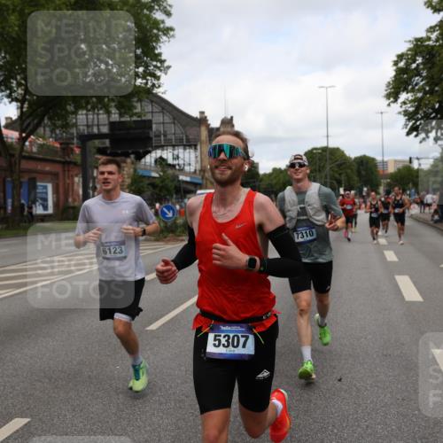 29.06.2025 - hella hamburg halbmarathon Yannick Fuchs http://msf.ph/oto/8200688 29.06.2025 10:31:58 20KM 1290, 2196, 2767, 4860, 4865, 5003, 5042, 5307, 5923, 6047, 6123, 6458, 7310, 8362, 9178, 9914, 10190, 10451, 10738, 12739, 13141, 13372, 13854, 14387, 14459, 14691, 14934, 15178, 15261, 15410, 15939, 16523, 16992, 17125, 17137, 17658, 18159, 18216, 18357, 18384, 18986 meine-sportfotos.de