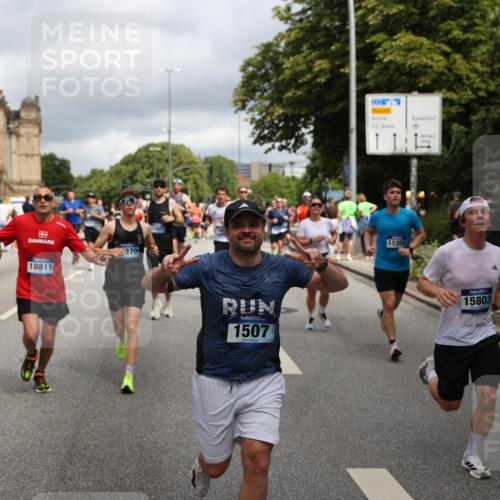 29.06.2025 - hella hamburg halbmarathon Yannick Fuchs http://msf.ph/oto/8200700 29.06.2025 10:44:42 20KM 1119, 1399, 1461, 1466, 1507, 1630, 1750, 1817, 2207, 3654, 4127, 4346, 5115, 6027, 6662, 6712, 6795, 7052, 7176, 7397, 7583, 7930, 7932, 8117, 8572, 8657, 8704, 8819, 9057, 10371, 11356, 11455, 11607, 12624, 13008, 13609, 13687, 13701, 13875, 14034, 14257, 14626, 15362, 15395, 15803, 15950, 16716, 16806, 17179, 17221, 17247, 17384, 18006, 18066, 18370, 18394, 18489, 18657, 18658, 18811 meine-sportfotos.de
