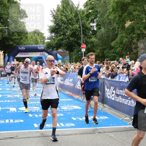 29.06.2025 - hella hamburg halbmarathon Zöllner http://msf.ph/oto/8200732 29.06.2025 10:47:19 Ziel 2623, 5024, 6134, 6168, 6203, 6373, 6716, 7480, 10208, 10211, 11518, 13672, 14722, 16286, 17718, 17915, 18856 meine-sportfotos.de