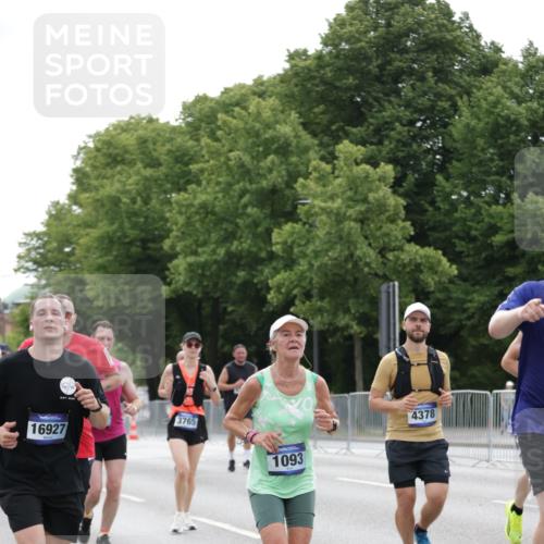 29.06.2025 - hella hamburg halbmarathon Jannik Wohlers http://msf.ph/oto/8200746 29.06.2025 10:25:20 Lombardsbrücke 1093, 1305, 1479, 1481, 3343, 3765, 4378, 4797, 5028, 6663, 8881, 9811, 10104, 11596, 11699, 12074, 12505, 12838, 13653, 14223, 14936, 15283, 16289, 16354, 16381, 16927 meine-sportfotos.de
