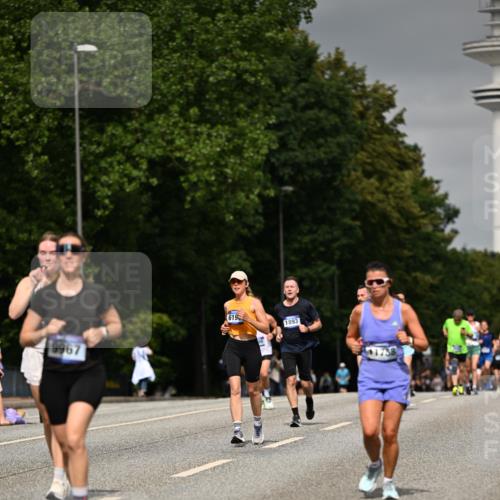29.06.2025 - hella hamburg halbmarathon Dr. Thomas Lammeyer http://msf.ph/oto/8200753 29.06.2025 10:11:42 Kennedybrücke 1893, 1993, 2136, 3929, 4262, 5242, 5899, 5926, 6196, 6517, 6518, 6707, 6713, 6715, 6833, 7503, 7760, 8585, 9967, 10283, 10700 meine-sportfotos.de