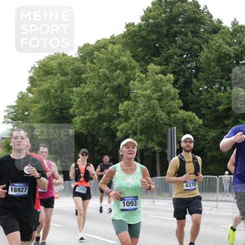 29.06.2025 - hella hamburg halbmarathon Jannik Wohlers http://msf.ph/oto/8200782 29.06.2025 10:25:21 Lombardsbrücke 1305, 1479, 1481, 3343, 3765, 4378, 4797, 5028, 6663, 8881, 9811, 10104, 10219, 11596, 11699, 12074, 12505, 12838, 13653, 14223, 14936, 16289, 16354, 16381, 16927, 17369 meine-sportfotos.de