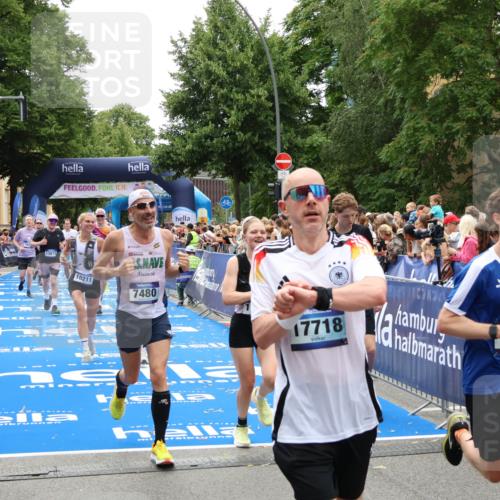 29.06.2025 - hella hamburg halbmarathon Zöllner http://msf.ph/oto/8200788 29.06.2025 10:47:20 Ziel 2623, 2864, 5024, 6134, 6168, 6203, 6716, 7480, 10208, 10211, 11518, 13672, 13782, 14722, 15611, 16286, 17718, 17915, 18856 meine-sportfotos.de