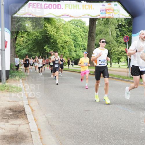 29.06.2025 - hella hamburg halbmarathon MichiJ http://msf.ph/oto/8200790 29.06.2025 10:21:31 Zwischen KM18-KM19 1686, 5070, 7965, 8883, 11199, 15054, 16505 meine-sportfotos.de