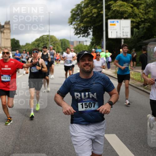 29.06.2025 - hella hamburg halbmarathon Yannick Fuchs http://msf.ph/oto/8200819 29.06.2025 10:44:43 20KM 1119, 1399, 1461, 1466, 1507, 1630, 1750, 1817, 2207, 3654, 4077, 4127, 4346, 5115, 6027, 6662, 6712, 6795, 7052, 7176, 7397, 7583, 7930, 7932, 8117, 8572, 8704, 8819, 9057, 10371, 11356, 11455, 11607, 12624, 13008, 13609, 13687, 13701, 13875, 14034, 14257, 14626, 15362, 15395, 15803, 15950, 16716, 16806, 17179, 17221, 17247, 17384, 18006, 18066, 18370, 18394, 18489, 18657, 18658, 18811 meine-sportfotos.de