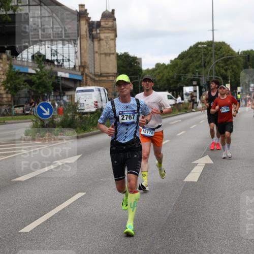 29.06.2025 - hella hamburg halbmarathon Yannick Fuchs http://msf.ph/oto/8200825 29.06.2025 10:32:00 20KM 1290, 2196, 2767, 4860, 4865, 5003, 5042, 5307, 5923, 6047, 6123, 6458, 7310, 9178, 9914, 10190, 10451, 10738, 12739, 12900, 13141, 13372, 13854, 14387, 14459, 14691, 14934, 15178, 15261, 15410, 15939, 16992, 17125, 17137, 17658, 18159, 18216, 18357, 18986 meine-sportfotos.de