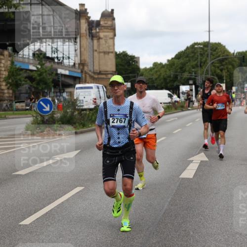 29.06.2025 - hella hamburg halbmarathon Yannick Fuchs http://msf.ph/oto/8200885 29.06.2025 10:32:00 20KM 1290, 2196, 2767, 4860, 4865, 5003, 5042, 5307, 5923, 6047, 6123, 6458, 7310, 9178, 9914, 10190, 10451, 10738, 12739, 12900, 13141, 13372, 13854, 14387, 14459, 14691, 14934, 15178, 15261, 15410, 15939, 16992, 17125, 17137, 17658, 18159, 18216, 18357, 18986 meine-sportfotos.de