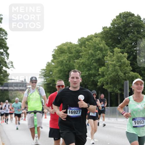 29.06.2025 - hella hamburg halbmarathon Jannik Wohlers http://msf.ph/oto/8200886 29.06.2025 10:25:21 Lombardsbrücke 1305, 1479, 1481, 3343, 3765, 4378, 4797, 5028, 6663, 8881, 9811, 10104, 10219, 11596, 11699, 12074, 12505, 12838, 13653, 14223, 14936, 16289, 16354, 16381, 16927, 17369 meine-sportfotos.de
