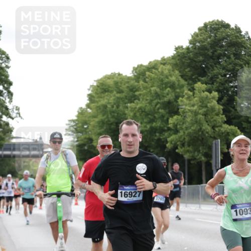 29.06.2025 - hella hamburg halbmarathon Jannik Wohlers http://msf.ph/oto/8200899 29.06.2025 10:25:21 Lombardsbrücke 1305, 1479, 1481, 3343, 3765, 4378, 4797, 5028, 6663, 8881, 9811, 10104, 10219, 11596, 11699, 12074, 12505, 12838, 13653, 14223, 14936, 16289, 16354, 16381, 16927, 17369 meine-sportfotos.de