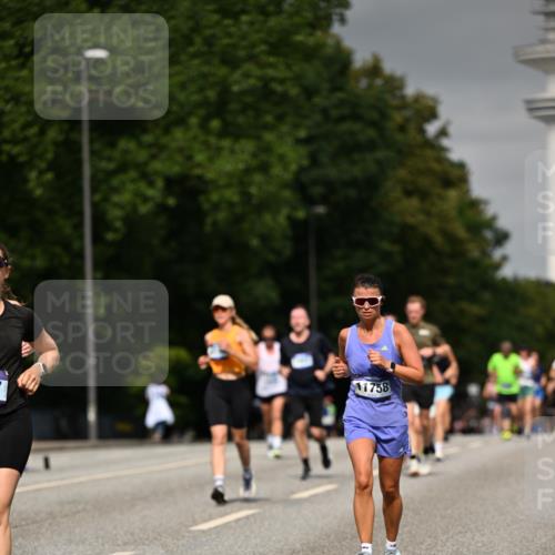 29.06.2025 - hella hamburg halbmarathon Dr. Thomas Lammeyer http://msf.ph/oto/8200924 29.06.2025 10:11:43 Kennedybrücke 1173, 1893, 1993, 2136, 3929, 4262, 5242, 5899, 5926, 6196, 6517, 6518, 6707, 6713, 6715, 6833, 7476, 7503, 7760, 8585, 9967, 10283, 10700 meine-sportfotos.de