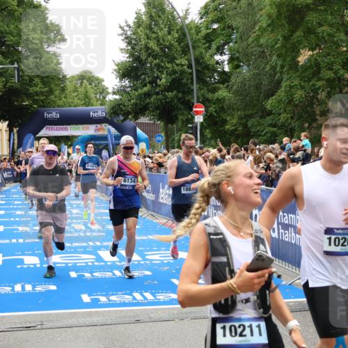 29.06.2025 - hella hamburg halbmarathon Zöllner http://msf.ph/oto/8200928 29.06.2025 10:47:23 Ziel 2274, 2864, 5024, 6134, 6168, 6203, 10423, 11077, 11491, 11518, 13672, 13782, 14722, 15611, 16089, 16286, 18856 meine-sportfotos.de