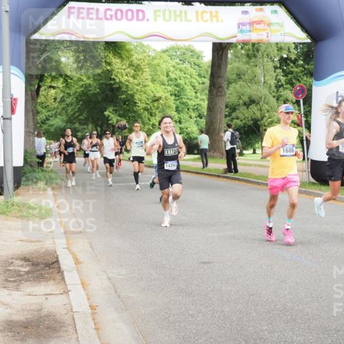 29.06.2025 - hella hamburg halbmarathon MichiJ http://msf.ph/oto/8200956 29.06.2025 10:21:32 Zwischen KM18-KM19 1686, 5070, 7965, 8883, 11199, 14293, 15054, 16505 meine-sportfotos.de