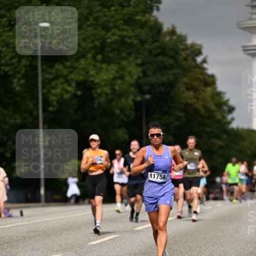 29.06.2025 - hella hamburg halbmarathon Dr. Thomas Lammeyer http://msf.ph/oto/8200978 29.06.2025 10:11:43 Kennedybrücke 1173, 1893, 1993, 2136, 3929, 4262, 5242, 5899, 5926, 6196, 6517, 6518, 6707, 6713, 6715, 6833, 7476, 7503, 7760, 8585, 9967, 10283, 10700 meine-sportfotos.de