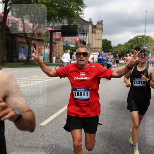 29.06.2025 - hella hamburg halbmarathon Yannick Fuchs http://msf.ph/oto/8200980 29.06.2025 10:44:43 20KM 1119, 1399, 1461, 1466, 1507, 1630, 1750, 1817, 2207, 3654, 4077, 4127, 4346, 5115, 6027, 6662, 6712, 6795, 7052, 7176, 7397, 7583, 7930, 7932, 8117, 8572, 8704, 8819, 9057, 10371, 11356, 11455, 11607, 12624, 13008, 13609, 13687, 13701, 13875, 14034, 14257, 14626, 15362, 15395, 15803, 15950, 16716, 16806, 17179, 17221, 17247, 17384, 18006, 18066, 18370, 18394, 18489, 18657, 18658, 18811 meine-sportfotos.de
