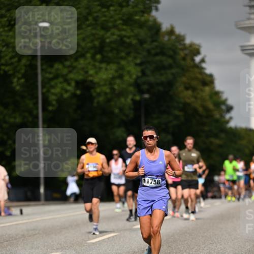 29.06.2025 - hella hamburg halbmarathon Dr. Thomas Lammeyer http://msf.ph/oto/8200988 29.06.2025 10:11:44 Kennedybrücke 1173, 1893, 1993, 2032, 2136, 3328, 3929, 4262, 5242, 5899, 5926, 6196, 6517, 6518, 6707, 6713, 6715, 6833, 7476, 7503, 7760, 8585, 9967, 10283, 10700 meine-sportfotos.de