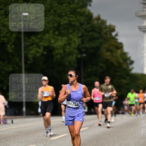 29.06.2025 - hella hamburg halbmarathon Dr. Thomas Lammeyer http://msf.ph/oto/8201013 29.06.2025 10:11:44 Kennedybrücke 1173, 1893, 1993, 2032, 2136, 3328, 3929, 4262, 5242, 5899, 5926, 6196, 6517, 6518, 6707, 6713, 6715, 6833, 7476, 7503, 7760, 8585, 9967, 10283, 10700 meine-sportfotos.de