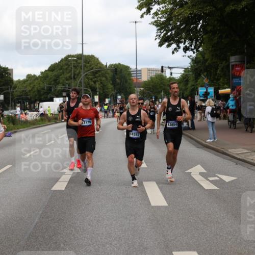 29.06.2025 - hella hamburg halbmarathon Yannick Fuchs http://msf.ph/oto/8201032 29.06.2025 10:32:00 20KM 1290, 2196, 2767, 4860, 4865, 5003, 5042, 5307, 5923, 6047, 6123, 6458, 7310, 9178, 9914, 10190, 10451, 10738, 12739, 12900, 13141, 13372, 13854, 14387, 14459, 14691, 14934, 15178, 15261, 15410, 15939, 16992, 17125, 17137, 17658, 18159, 18216, 18357, 18986 meine-sportfotos.de