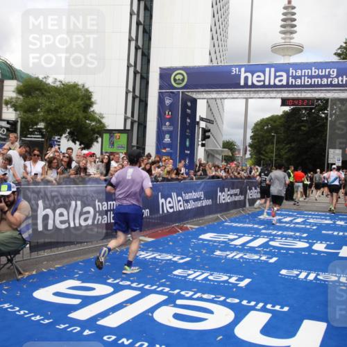 29.06.2025 - hella hamburg halbmarathon Michael Strokosch http://msf.ph/oto/8201082 29.06.2025 10:43:20 Ziel 1675, 3109, 3124, 3146, 7026, 7093, 10099, 15706, 16314, 16997, 18304 meine-sportfotos.de