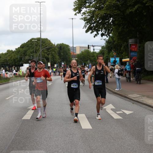 29.06.2025 - hella hamburg halbmarathon Yannick Fuchs http://msf.ph/oto/8201083 29.06.2025 10:32:01 20KM 1290, 2196, 2767, 4860, 4865, 5003, 5042, 5307, 5923, 6047, 6123, 6458, 7310, 9178, 9914, 10190, 10451, 10738, 11423, 12739, 12900, 13141, 13372, 13854, 14387, 14459, 14691, 14934, 15178, 15261, 15410, 15939, 16992, 17125, 17137, 17658, 18159, 18216, 18357, 18986 meine-sportfotos.de
