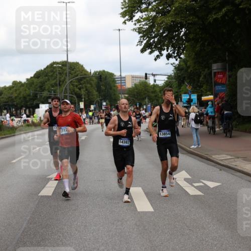 29.06.2025 - hella hamburg halbmarathon Yannick Fuchs http://msf.ph/oto/8201095 29.06.2025 10:32:01 20KM 1290, 2196, 2767, 4860, 4865, 5003, 5042, 5307, 5923, 6047, 6123, 6458, 7310, 9178, 9914, 10190, 10451, 10738, 11423, 12739, 12900, 13141, 13372, 13854, 14387, 14459, 14691, 14934, 15178, 15261, 15410, 15939, 16992, 17125, 17137, 17658, 18159, 18216, 18357, 18986 meine-sportfotos.de