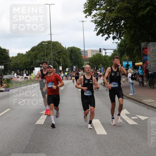29.06.2025 - hella hamburg halbmarathon Yannick Fuchs http://msf.ph/oto/8201101 29.06.2025 10:32:01 20KM 1290, 2196, 2767, 4860, 4865, 5003, 5042, 5307, 5923, 6047, 6123, 6458, 7310, 9178, 9914, 10190, 10451, 10738, 11423, 12739, 12900, 13141, 13372, 13854, 14387, 14459, 14691, 14934, 15178, 15261, 15410, 15939, 16992, 17125, 17137, 17658, 18159, 18216, 18357, 18986 meine-sportfotos.de