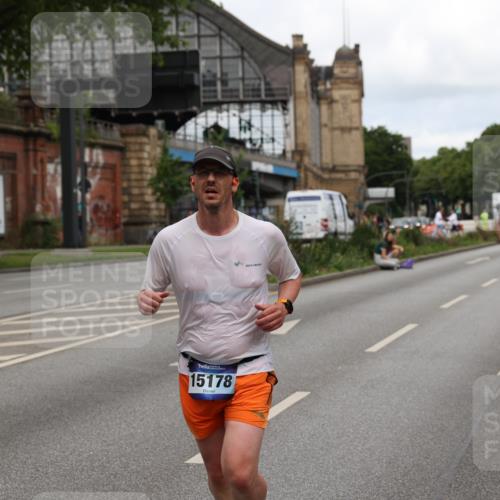 29.06.2025 - hella hamburg halbmarathon Yannick Fuchs http://msf.ph/oto/8201131 29.06.2025 10:32:01 20KM 1290, 2196, 2767, 4860, 4865, 5003, 5042, 5307, 5923, 6047, 6123, 6458, 7310, 9178, 9914, 10190, 10451, 10738, 11423, 12739, 12900, 13141, 13372, 13854, 14387, 14459, 14691, 14934, 15178, 15261, 15410, 15939, 16992, 17125, 17137, 17658, 18159, 18216, 18357, 18986 meine-sportfotos.de