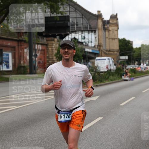 29.06.2025 - hella hamburg halbmarathon Yannick Fuchs http://msf.ph/oto/8201175 29.06.2025 10:32:01 20KM 1290, 2196, 2767, 4860, 4865, 5003, 5042, 5307, 5923, 6047, 6123, 6458, 7310, 9178, 9914, 10190, 10451, 10738, 11423, 12739, 12900, 13141, 13372, 13854, 14387, 14459, 14691, 14934, 15178, 15261, 15410, 15939, 16992, 17125, 17137, 17658, 18159, 18216, 18357, 18986 meine-sportfotos.de