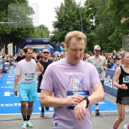29.06.2025 - hella hamburg halbmarathon Zöllner http://msf.ph/oto/8201197 29.06.2025 10:47:28 Ziel 51, 1012, 2274, 2839, 2864, 2869, 3304, 5024, 5532, 5650, 8693, 8852, 9305, 10423, 11077, 11491, 11518, 13782, 14722, 15350, 15611, 15923, 16089, 16819, 17846, 18758, 18974 meine-sportfotos.de
