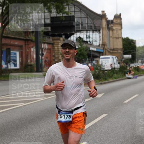29.06.2025 - hella hamburg halbmarathon Yannick Fuchs http://msf.ph/oto/8201203 29.06.2025 10:32:01 20KM 1290, 2196, 2767, 4860, 4865, 5003, 5042, 5307, 5923, 6047, 6123, 6458, 7310, 9178, 9914, 10190, 10451, 10738, 11423, 12739, 12900, 13141, 13372, 13854, 14387, 14459, 14691, 14934, 15178, 15261, 15410, 15939, 16992, 17125, 17137, 17658, 18159, 18216, 18357, 18986 meine-sportfotos.de