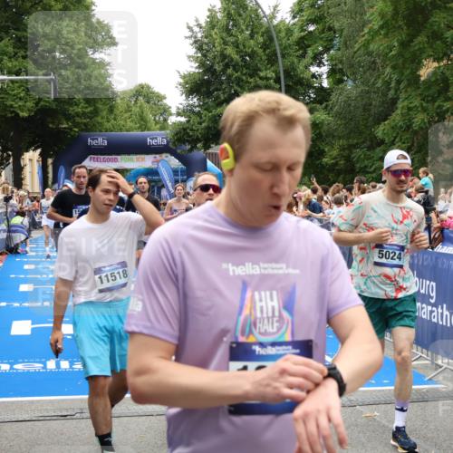 29.06.2025 - hella hamburg halbmarathon Zöllner http://msf.ph/oto/8201206 29.06.2025 10:47:28 Ziel 51, 1012, 2274, 2839, 2864, 2869, 3304, 5024, 5532, 5650, 8693, 8852, 9305, 10423, 11077, 11491, 11518, 13782, 14722, 15350, 15611, 15923, 16089, 16819, 17846, 18758, 18974 meine-sportfotos.de