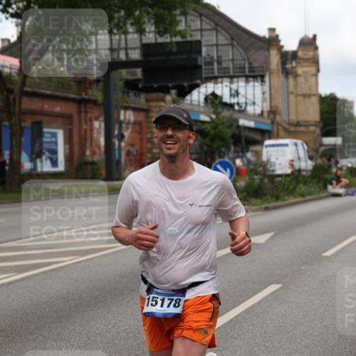 29.06.2025 - hella hamburg halbmarathon Yannick Fuchs http://msf.ph/oto/8201220 29.06.2025 10:32:01 20KM 1290, 2196, 2767, 4860, 4865, 5003, 5042, 5307, 5923, 6047, 6123, 6458, 7310, 9178, 9914, 10190, 10451, 10738, 11423, 12739, 12900, 13141, 13372, 13854, 14387, 14459, 14691, 14934, 15178, 15261, 15410, 15939, 16992, 17125, 17137, 17658, 18159, 18216, 18357, 18986 meine-sportfotos.de