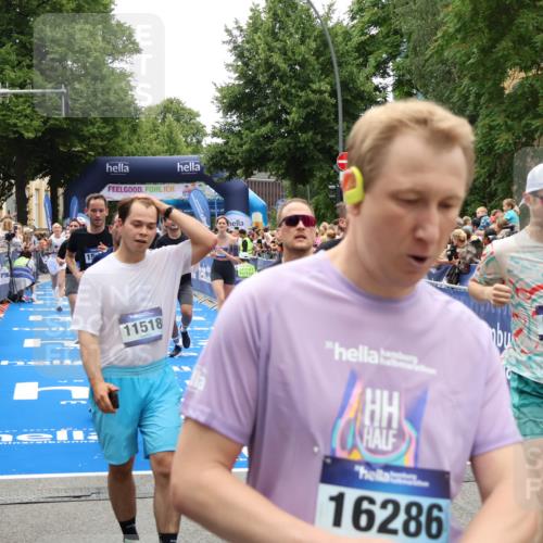 29.06.2025 - hella hamburg halbmarathon Zöllner http://msf.ph/oto/8201221 29.06.2025 10:47:28 Ziel 51, 1012, 2274, 2839, 2864, 2869, 3304, 5024, 5532, 5650, 8693, 8852, 9305, 10423, 11077, 11491, 11518, 13782, 14722, 15350, 15611, 15923, 16089, 16819, 17846, 18758, 18974 meine-sportfotos.de