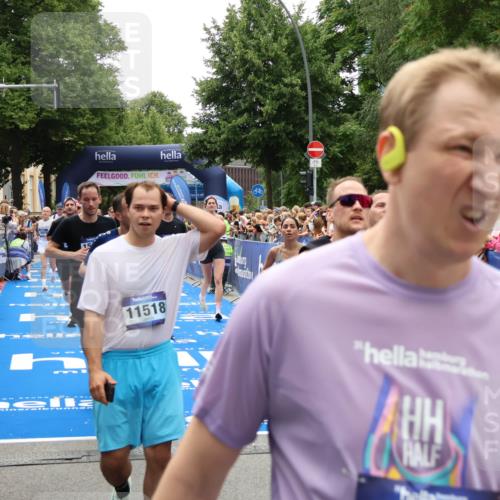 29.06.2025 - hella hamburg halbmarathon Zöllner http://msf.ph/oto/8201237 29.06.2025 10:47:29 Ziel 51, 1012, 1592, 2274, 2839, 2864, 2869, 2953, 3304, 5532, 5650, 8693, 8852, 9305, 10423, 11021, 11077, 11491, 13782, 15350, 15611, 15923, 16089, 16819, 17846, 17905, 18758, 18974 meine-sportfotos.de