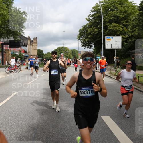 29.06.2025 - hella hamburg halbmarathon Yannick Fuchs http://msf.ph/oto/8201249 29.06.2025 10:44:44 20KM 1119, 1399, 1461, 1466, 1507, 1630, 1750, 1817, 2207, 3654, 4077, 4127, 4346, 5018, 5115, 6027, 6662, 6712, 6795, 7052, 7134, 7176, 7397, 7583, 7930, 7932, 8117, 8572, 8704, 8819, 9057, 10371, 11356, 11455, 11607, 12624, 13008, 13687, 13701, 13875, 14034, 14257, 14626, 15362, 15395, 15803, 15950, 16716, 16806, 17179, 17221, 17247, 17384, 18006, 18066, 18370, 18394, 18489, 18657, 18658, 18811 meine-sportfotos.de