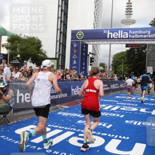 29.06.2025 - hella hamburg halbmarathon Michael Strokosch http://msf.ph/oto/8201265 29.06.2025 10:43:26 Ziel 2653, 3109, 3124, 3146, 5506, 8664, 10099, 10237, 13348, 15921, 16720, 16997, 17391, 18274, 18942, 18987, 19009, 19051 meine-sportfotos.de