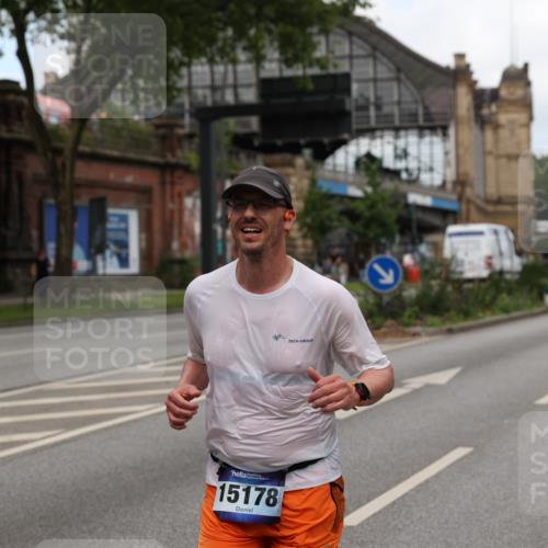 29.06.2025 - hella hamburg halbmarathon Yannick Fuchs http://msf.ph/oto/8201268 29.06.2025 10:32:02 20KM 1290, 2196, 2767, 4860, 5003, 5042, 5307, 5923, 6047, 6123, 6458, 7310, 9178, 9914, 10190, 10451, 11423, 12739, 12900, 13141, 13372, 13854, 14387, 14459, 14691, 14934, 15178, 15261, 15410, 15939, 16992, 17125, 17137, 18103, 18159, 18216, 18357, 18986 meine-sportfotos.de