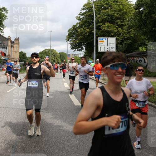 29.06.2025 - hella hamburg halbmarathon Yannick Fuchs http://msf.ph/oto/8201318 29.06.2025 10:44:44 20KM 1119, 1399, 1461, 1466, 1507, 1630, 1750, 1817, 2207, 3654, 4077, 4127, 4346, 5018, 5115, 6027, 6662, 6712, 6795, 7052, 7134, 7176, 7397, 7583, 7930, 7932, 8117, 8572, 8704, 8819, 9057, 10371, 11356, 11455, 11607, 12624, 13008, 13687, 13701, 13875, 14034, 14257, 14626, 15362, 15395, 15803, 15950, 16716, 16806, 17179, 17221, 17247, 17384, 18006, 18066, 18370, 18394, 18489, 18657, 18658, 18811 meine-sportfotos.de