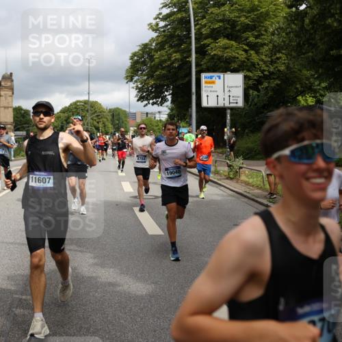 29.06.2025 - hella hamburg halbmarathon Yannick Fuchs http://msf.ph/oto/8201340 29.06.2025 10:44:44 20KM 1119, 1399, 1461, 1466, 1507, 1630, 1750, 1817, 2207, 3654, 4077, 4127, 4346, 5018, 5115, 6027, 6662, 6712, 6795, 7052, 7134, 7176, 7397, 7583, 7930, 7932, 8117, 8572, 8704, 8819, 9057, 10371, 11356, 11455, 11607, 12624, 13008, 13687, 13701, 13875, 14034, 14257, 14626, 15362, 15395, 15803, 15950, 16716, 16806, 17179, 17221, 17247, 17384, 18006, 18066, 18370, 18394, 18489, 18657, 18658, 18811 meine-sportfotos.de