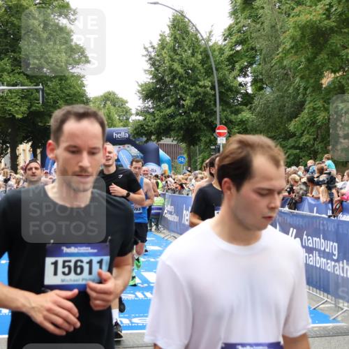 29.06.2025 - hella hamburg halbmarathon Zöllner http://msf.ph/oto/8201396 29.06.2025 10:47:31 Ziel 51, 1012, 1592, 2274, 2839, 2869, 2953, 3304, 5532, 5650, 8234, 8693, 8852, 9305, 10423, 11021, 11077, 11491, 12870, 13223, 13303, 15350, 15479, 15923, 16819, 17846, 17905, 18758, 18974 meine-sportfotos.de