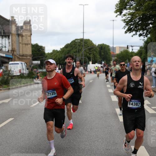 29.06.2025 - hella hamburg halbmarathon Yannick Fuchs http://msf.ph/oto/8201442 29.06.2025 10:32:02 20KM 1290, 2196, 2767, 4860, 5003, 5042, 5307, 5923, 6047, 6123, 6458, 7310, 9178, 9914, 10190, 10451, 11423, 12739, 12900, 13141, 13372, 13854, 14387, 14459, 14691, 14934, 15178, 15261, 15410, 15939, 16992, 17125, 17137, 18103, 18159, 18216, 18357, 18986 meine-sportfotos.de