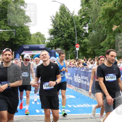 29.06.2025 - hella hamburg halbmarathon Zöllner http://msf.ph/oto/8201469 29.06.2025 10:47:32 Ziel 51, 1012, 1070, 1592, 2274, 2839, 2869, 2953, 3304, 5532, 5650, 8023, 8234, 8693, 8852, 9305, 10423, 11021, 11077, 12870, 13223, 13303, 15350, 15479, 15923, 16819, 17846, 17905, 18758, 18974 meine-sportfotos.de