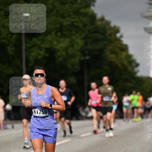 29.06.2025 - hella hamburg halbmarathon Dr. Thomas Lammeyer http://msf.ph/oto/8201471 29.06.2025 10:11:45 Kennedybrücke 1173, 1893, 1993, 2032, 2136, 3328, 3929, 4262, 5242, 5899, 5926, 6196, 6517, 6518, 6707, 6713, 6715, 6833, 7476, 7503, 7760, 8585, 9338, 9967, 10283, 10700 meine-sportfotos.de