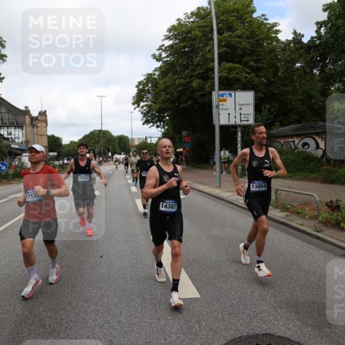 29.06.2025 - hella hamburg halbmarathon Yannick Fuchs http://msf.ph/oto/8201472 29.06.2025 10:32:03 20KM 1290, 2196, 2404, 2767, 3790, 4860, 5042, 5307, 5923, 6047, 6123, 6458, 7310, 9178, 9914, 10190, 10451, 11423, 12739, 12900, 13141, 13372, 13854, 14387, 14459, 14691, 14934, 15178, 15410, 15939, 16992, 17125, 17137, 18103, 18159, 18216, 18357, 18986 meine-sportfotos.de