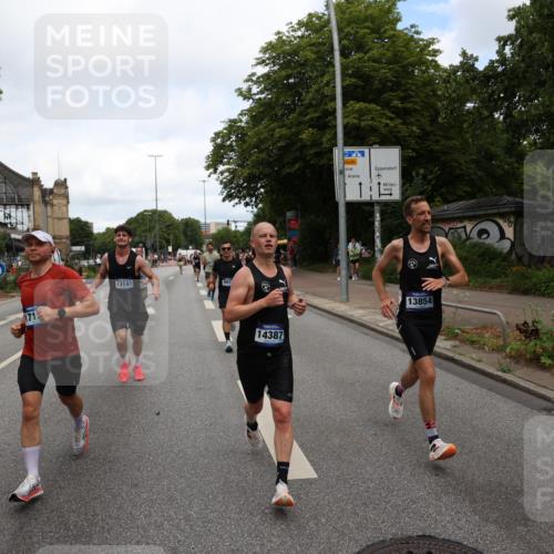 29.06.2025 - hella hamburg halbmarathon Yannick Fuchs http://msf.ph/oto/8201485 29.06.2025 10:32:03 20KM 1290, 2196, 2404, 2767, 3790, 4860, 5042, 5307, 5923, 6047, 6123, 6458, 7310, 9178, 9914, 10190, 10451, 11423, 12739, 12900, 13141, 13372, 13854, 14387, 14459, 14691, 14934, 15178, 15410, 15939, 16992, 17125, 17137, 18103, 18159, 18216, 18357, 18986 meine-sportfotos.de
